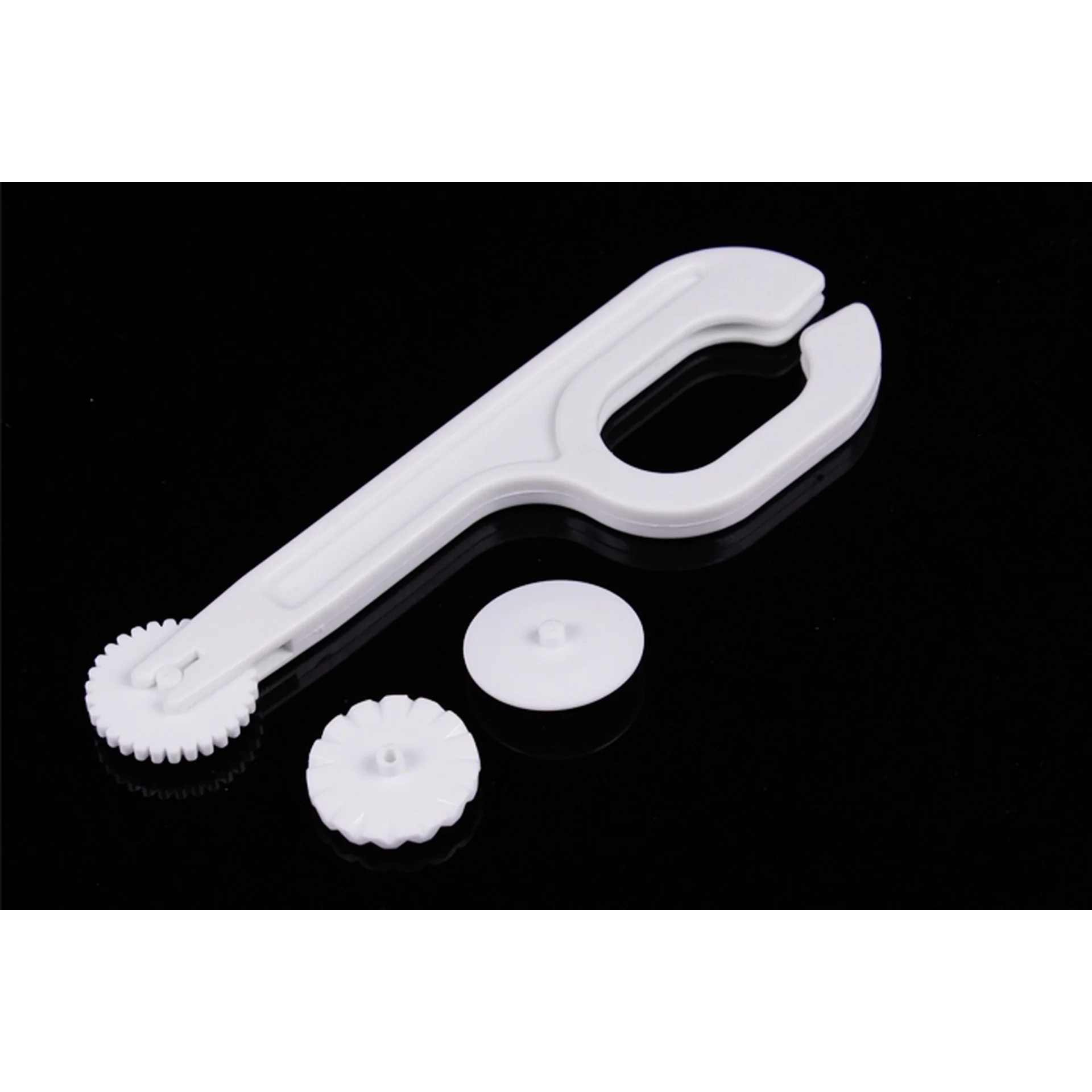 4pcs Fondant Cutter & Embosser - Image 3