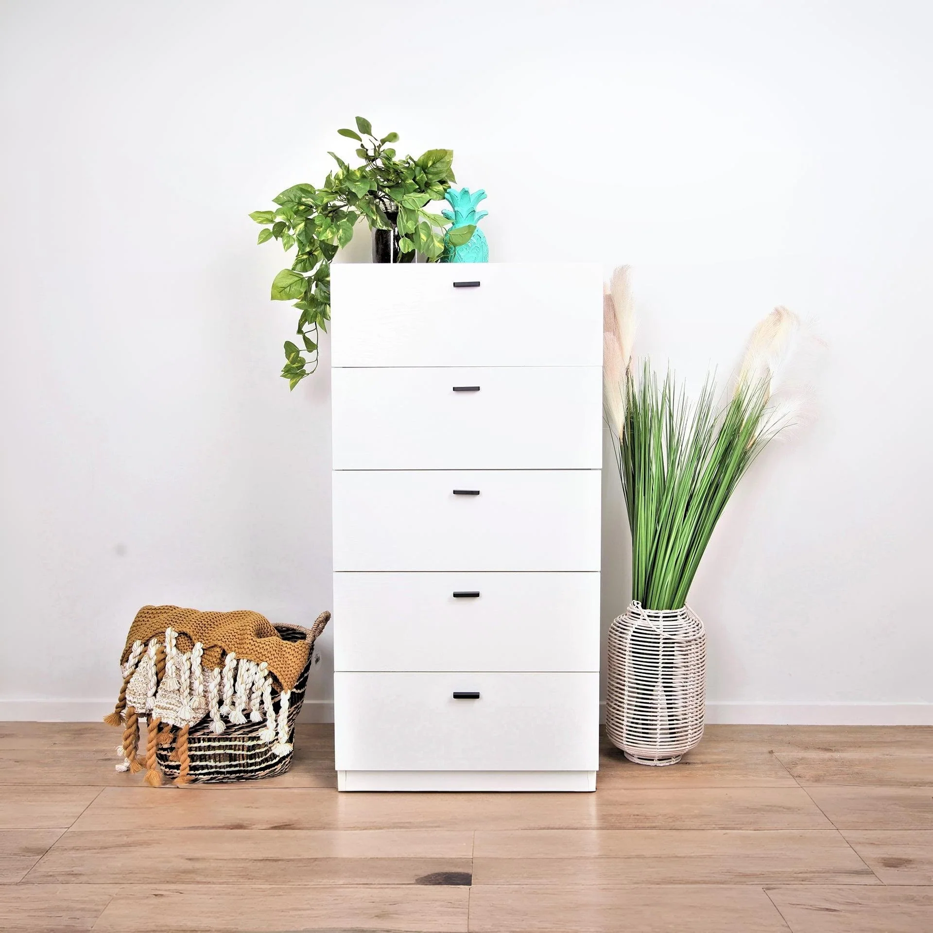Hekla Tallboy 5 Drawer Chest Dresser - White - Image 3