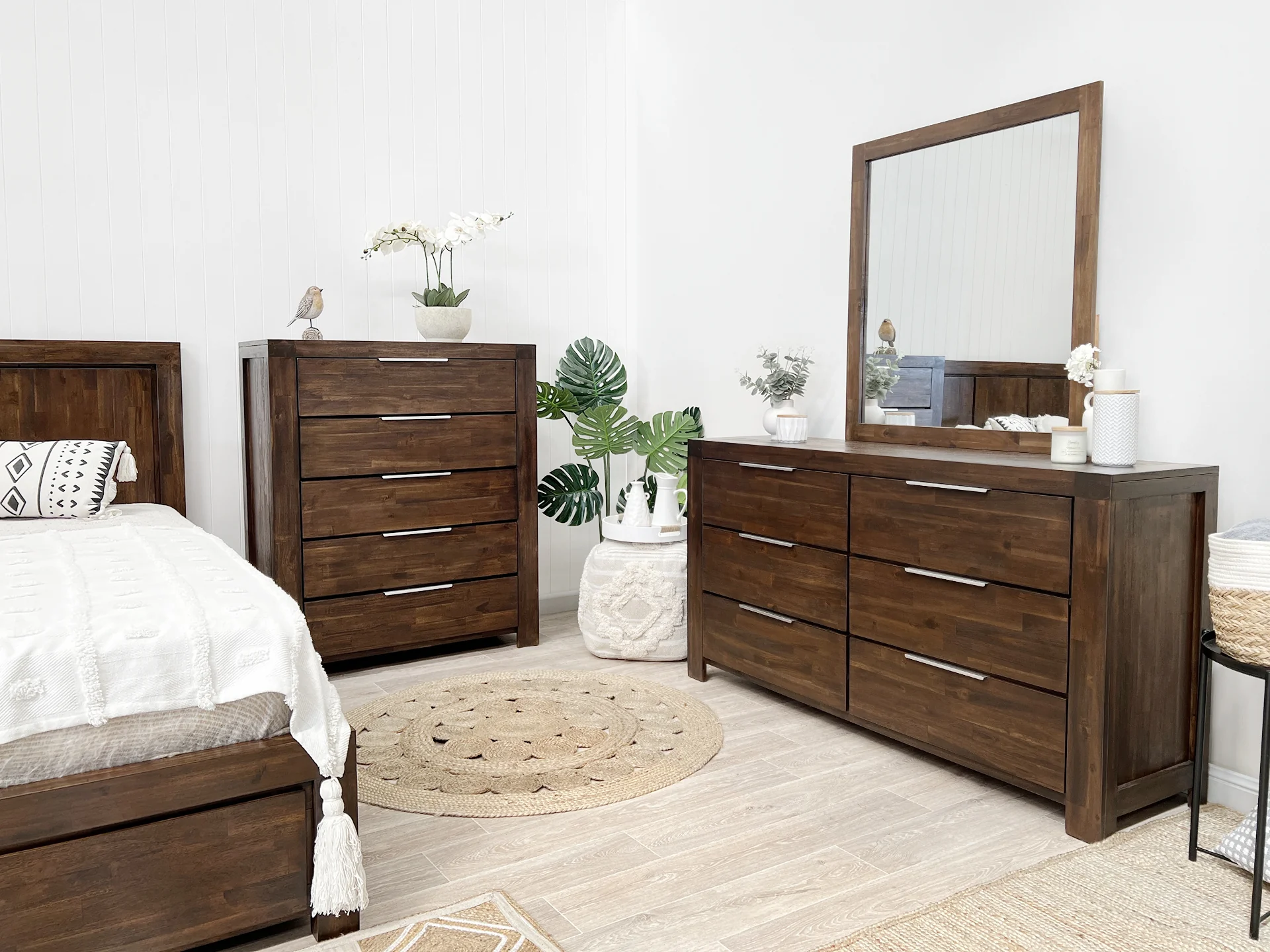Jarvis Solid Wood 6 Drawer Dresser with Mirror - Caramel - Image 4